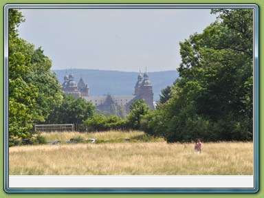 Sch&ouml;nbusch mit Blick auf Schlo&szlig; Johannesburg