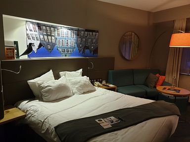 Crowne Plaza Hotel, Br&uuml;gge