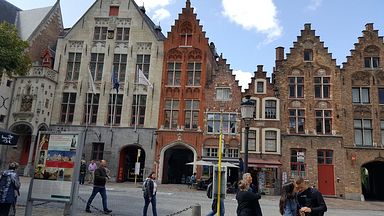 Jan van Eyckplein, Br&uuml;gge