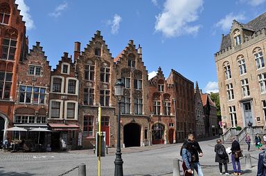 Jan van Eyckplein, Br&uuml;gge