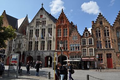 Jan van Eyckplein, Br&uuml;gge