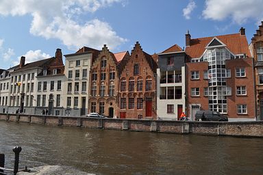 Jan van Eyckplein, Br&uuml;gge