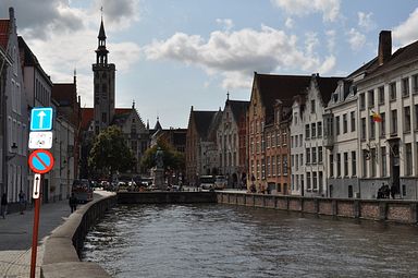 Jan van Eyckplein, Br&uuml;gge