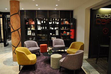 Crowne Plaza Hotel, Br&uuml;gge